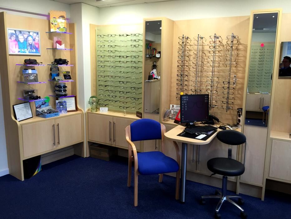 Images Ferrier & MacKinnon Optometrists