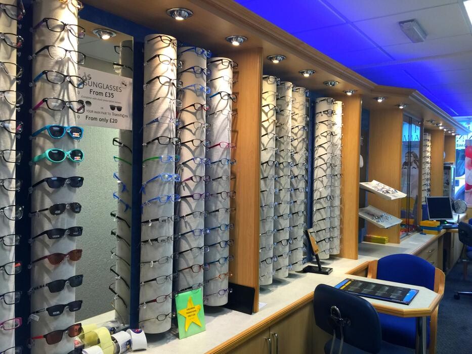 Images Ferrier & MacKinnon Optometrists