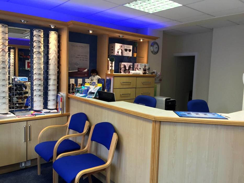 Images Ferrier & MacKinnon Optometrists