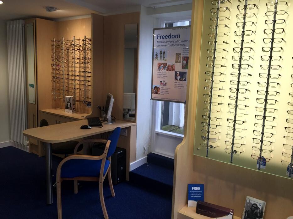 Images Ferrier & MacKinnon Optometrists