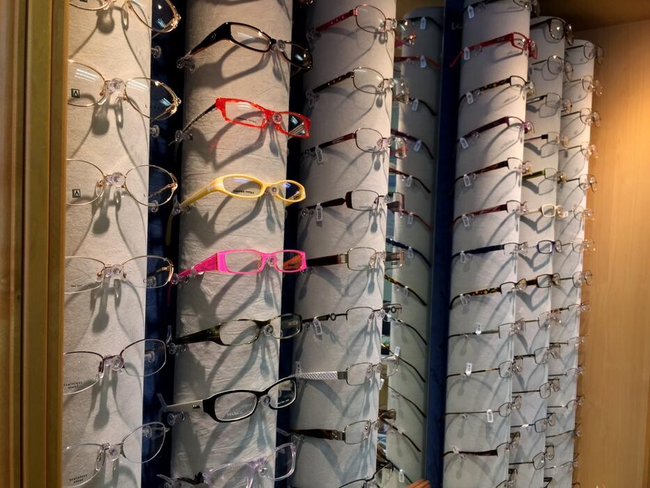 Images Ferrier & MacKinnon Optometrists