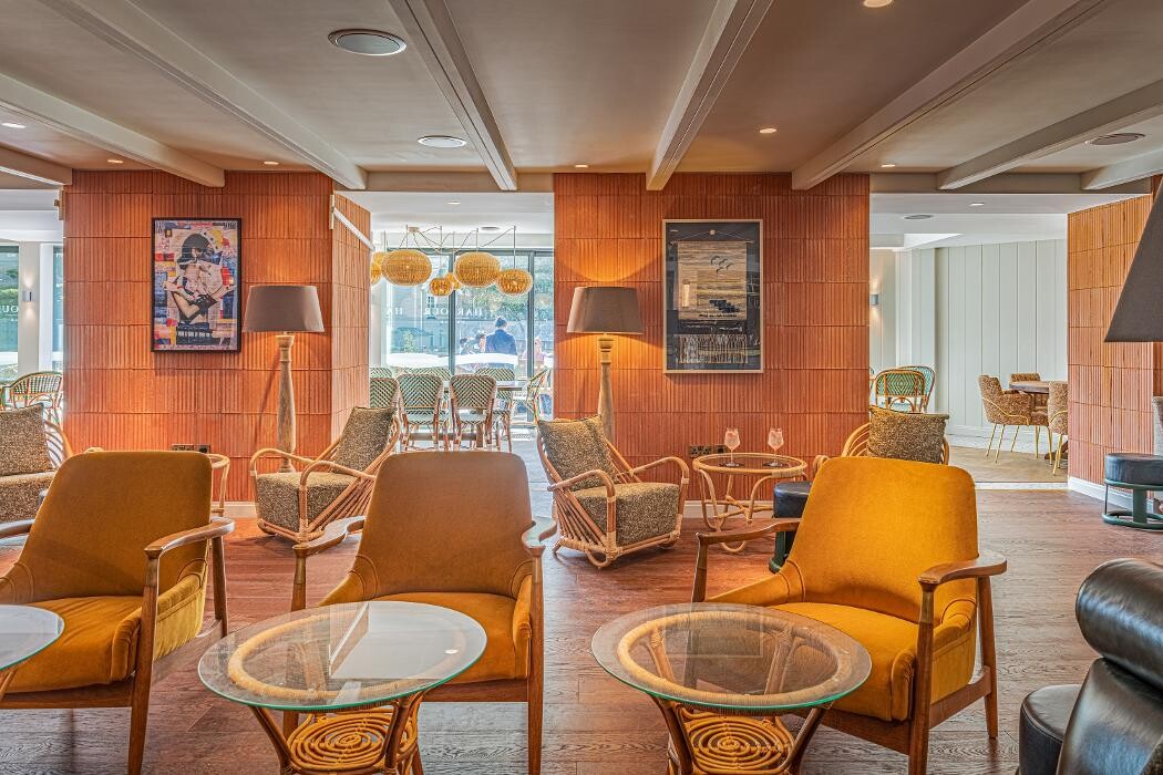 Images Harbour Beach Club Bar + Restaurant