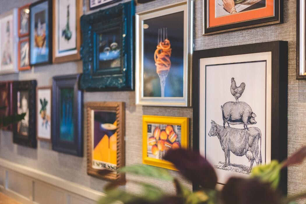 Images The Long Bar & Grill