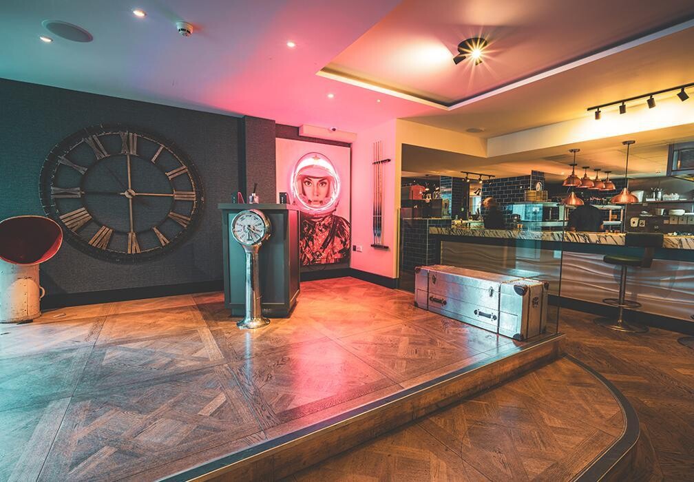 Images The Long Bar & Grill