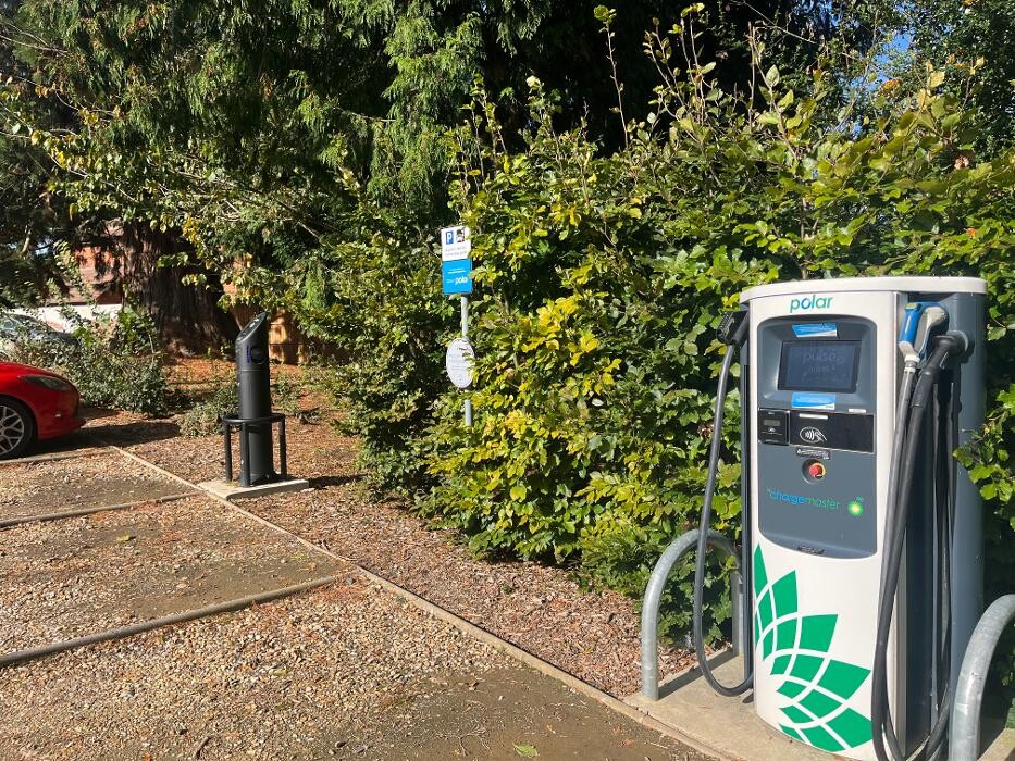 Images bp pulse Charging Station