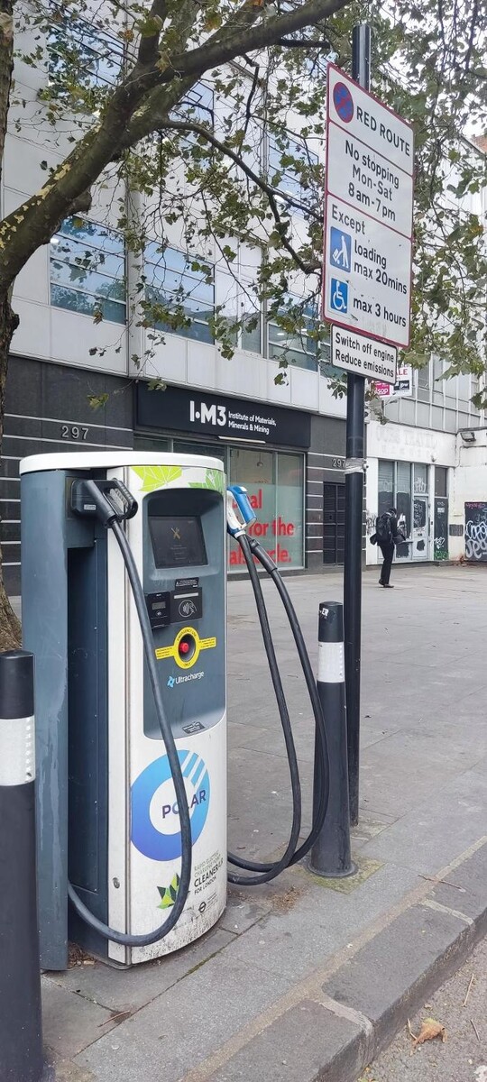 Images bp pulse Charging Station