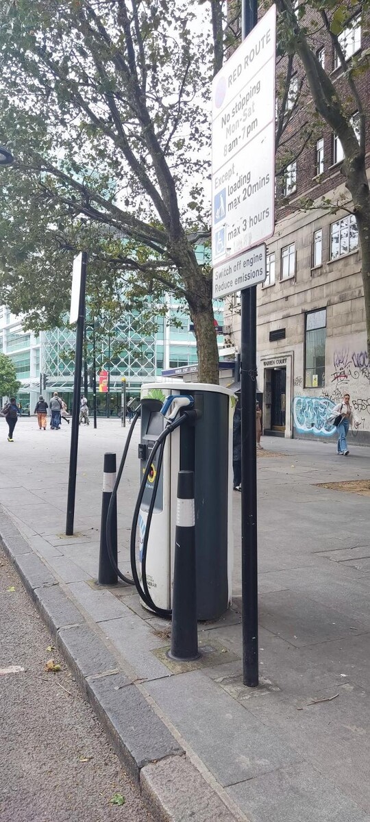 Images bp pulse Charging Station