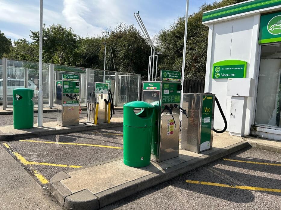 Images bp pulse Charging Station
