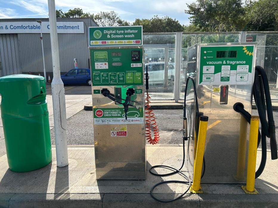 Images bp pulse Charging Station