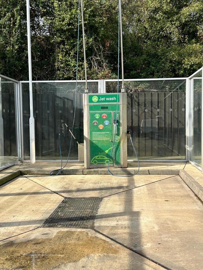 Images bp pulse Charging Station