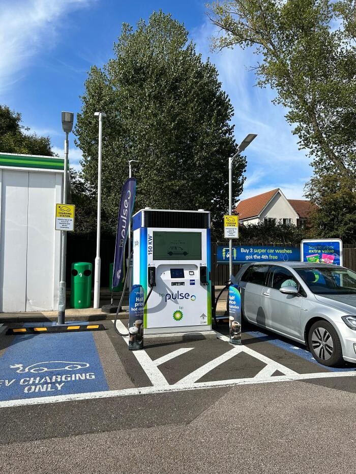 Images bp pulse Charging Station