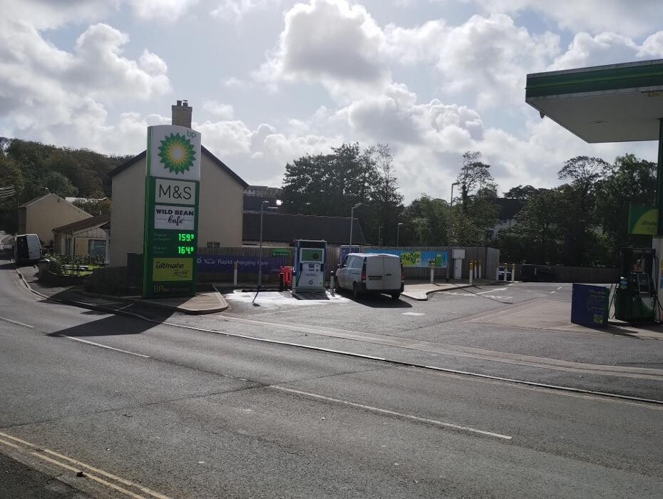 Images bp pulse Charging Station