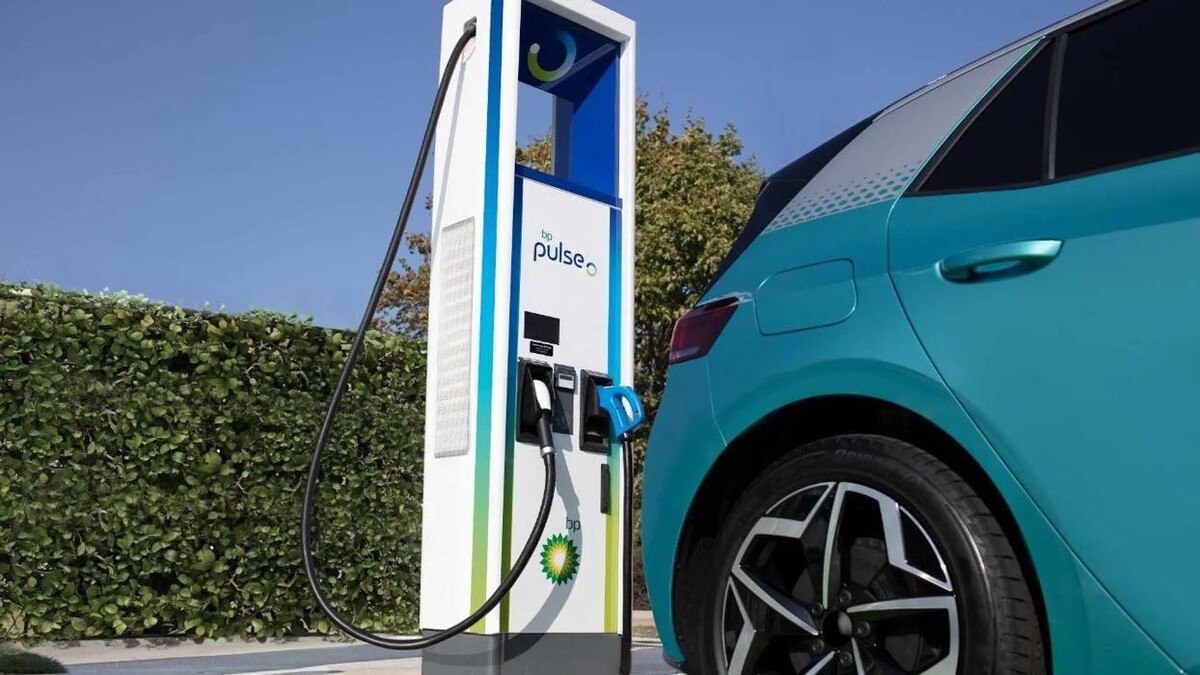 Images bp pulse Charging Station