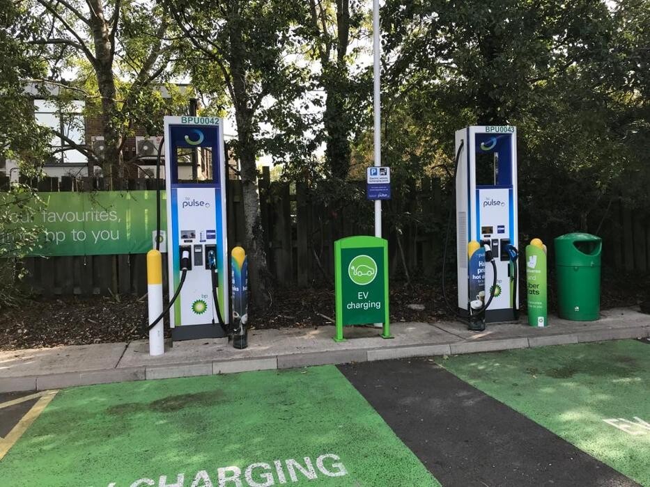Images bp pulse Charging Station