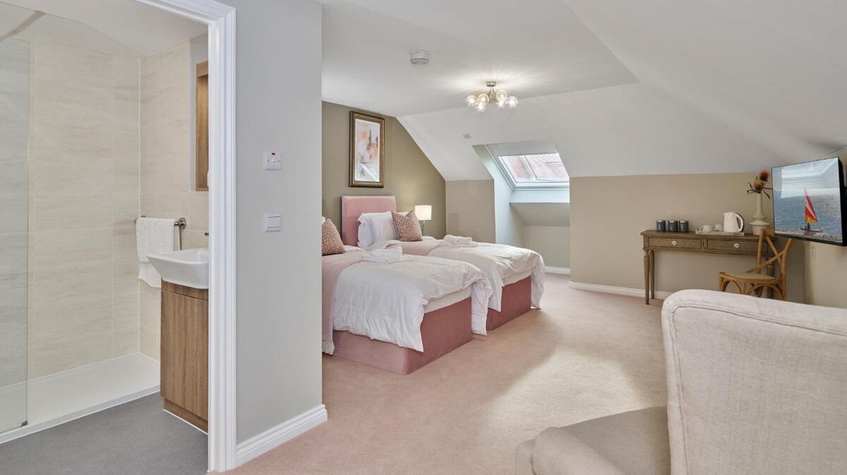 Images Churchill Living