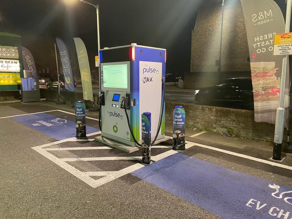 Images bp pulse Charging Station
