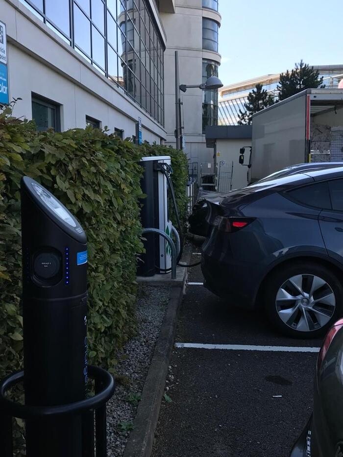 Images bp pulse Charging Station