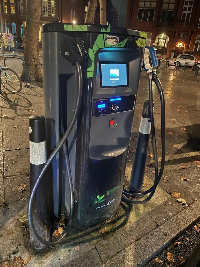 Images bp pulse Charging Station