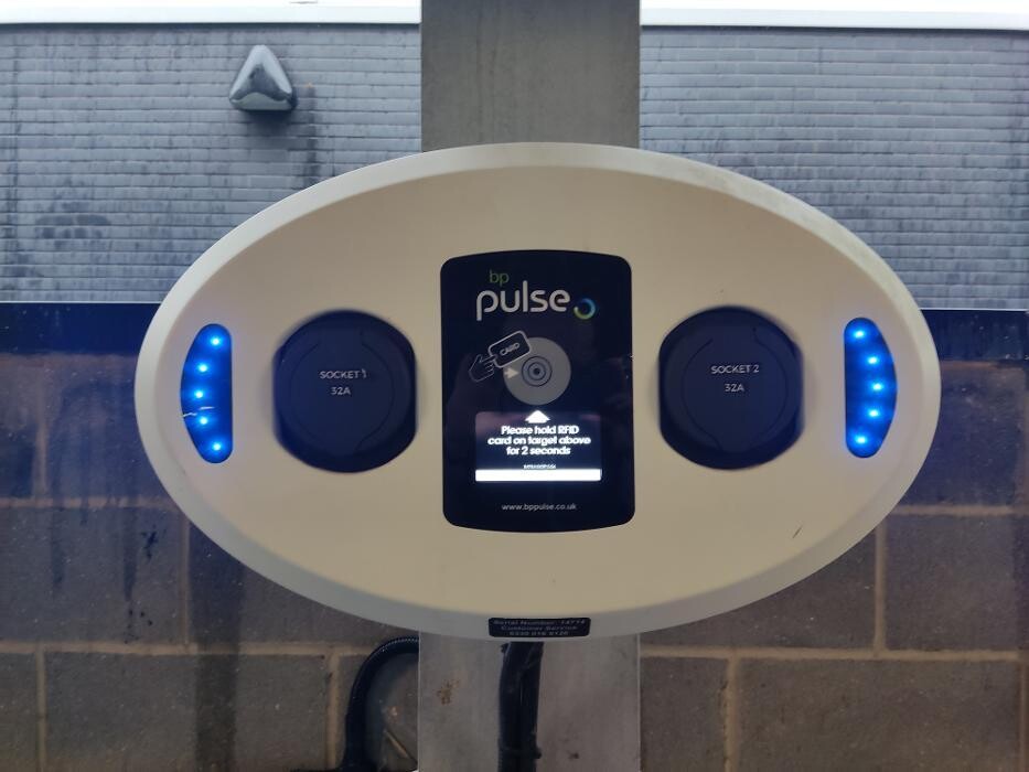 Images bp pulse Charging Station