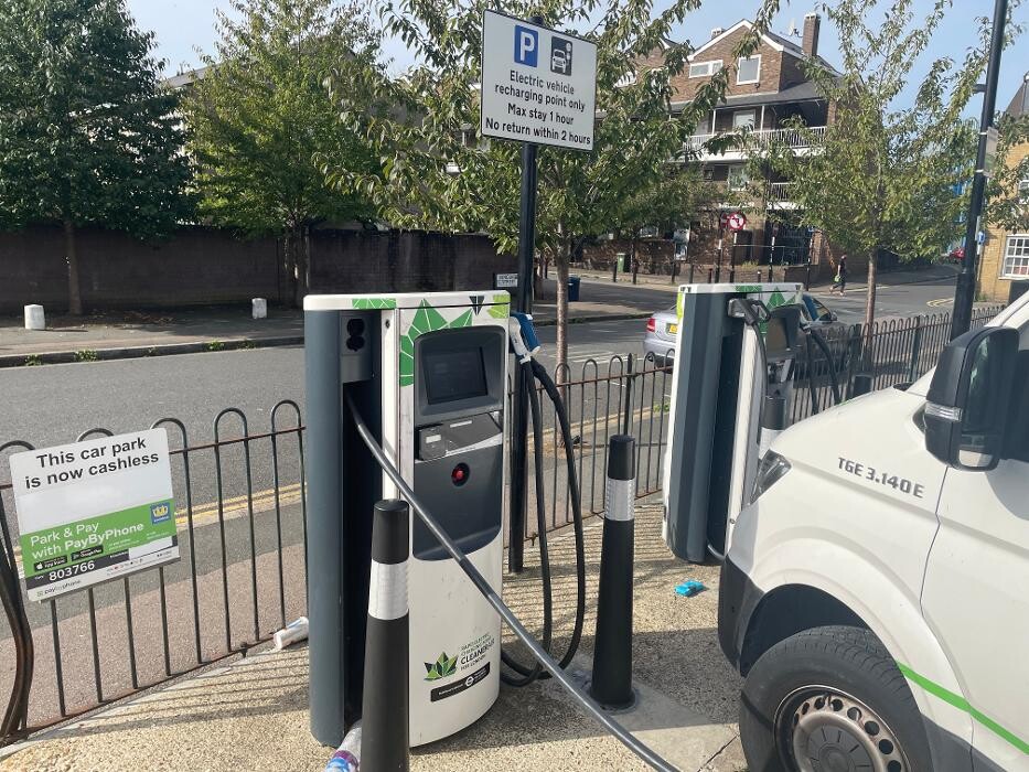 Images bp pulse Charging Station