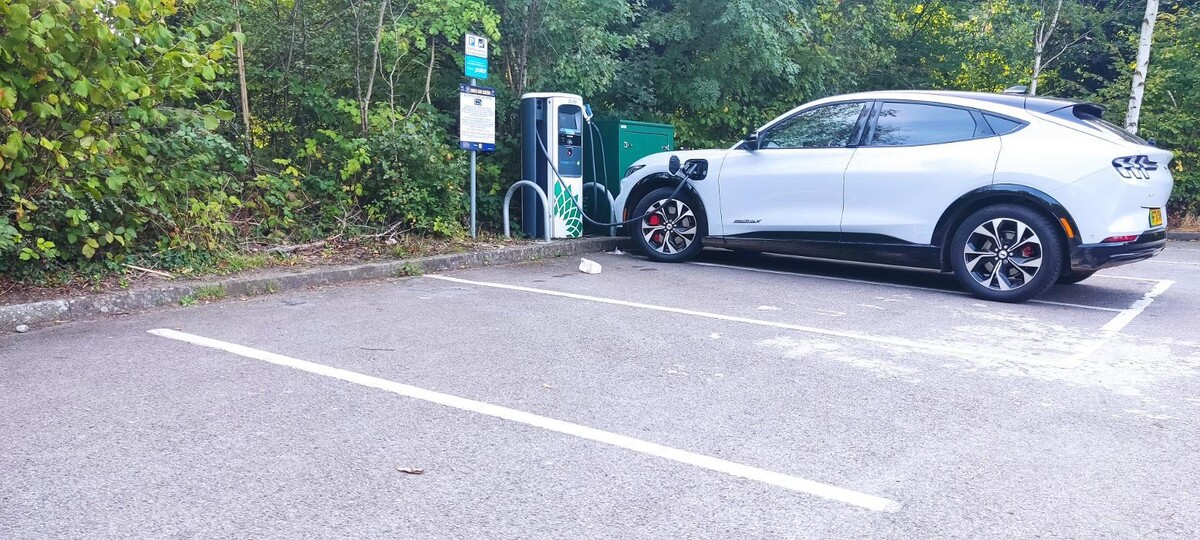 Images bp pulse Charging Station