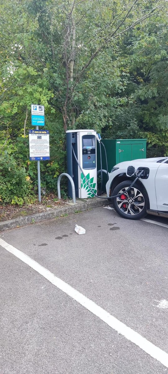 Images bp pulse Charging Station