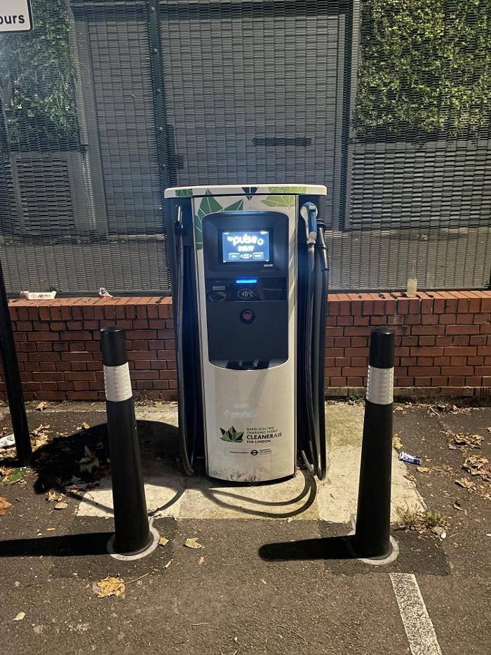 Images bp pulse Charging Station