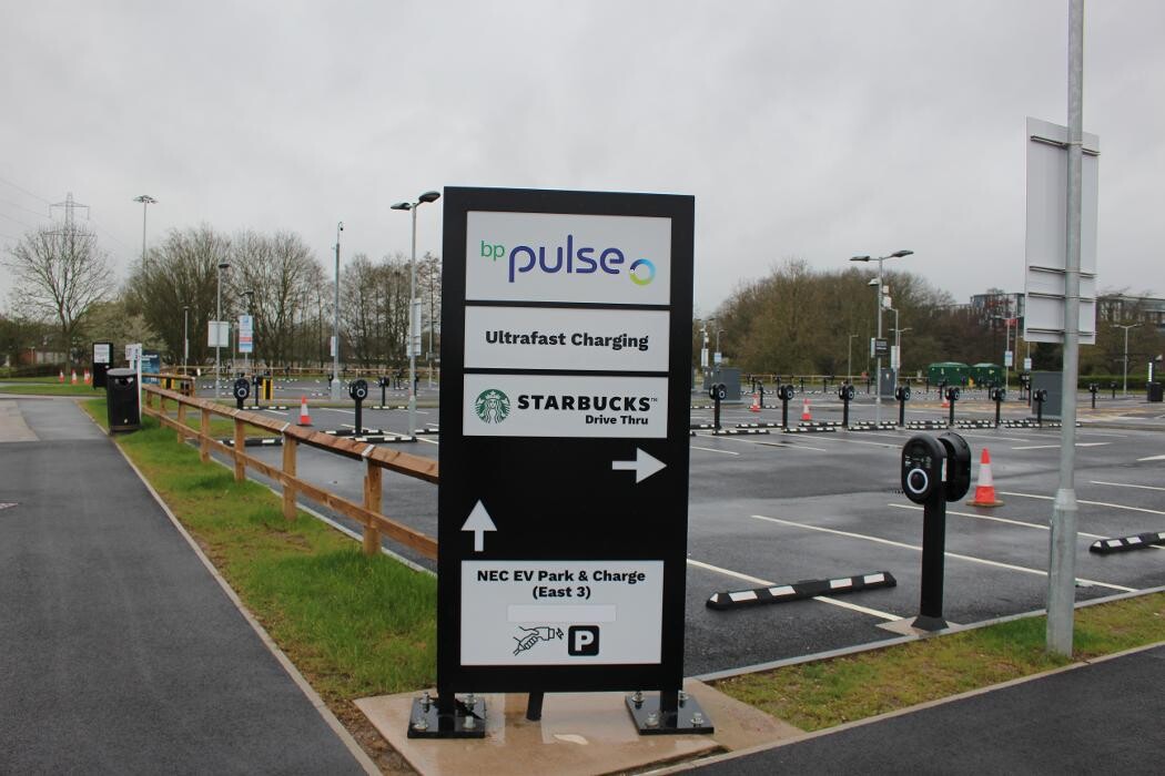 Images bp pulse Charging Station