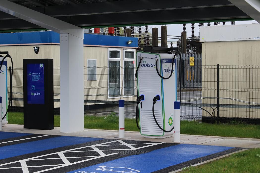 Images bp pulse Charging Station
