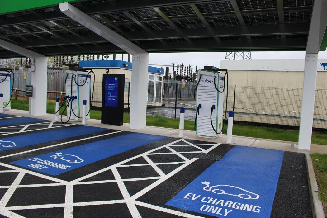 Images bp pulse Charging Station