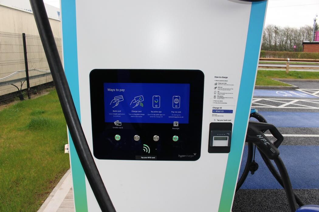 Images bp pulse Charging Station