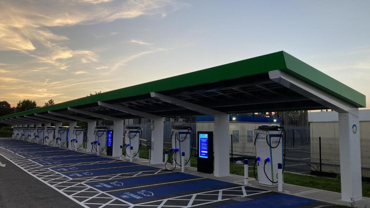 Images bp pulse Charging Station