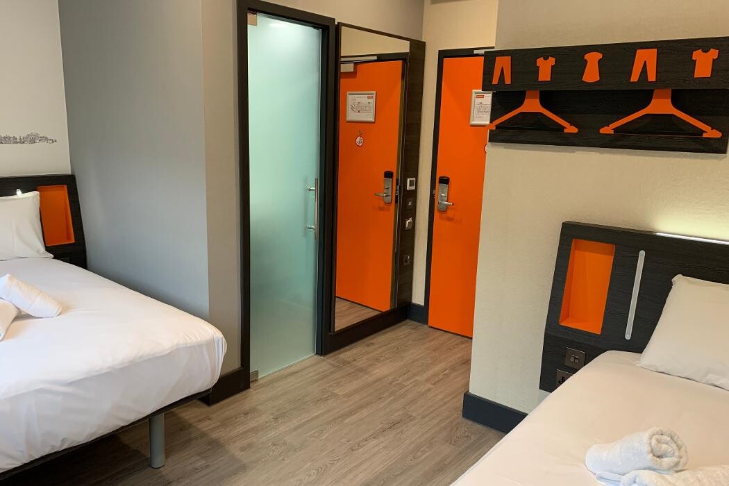 Images easyHotel Milton Keynes Central