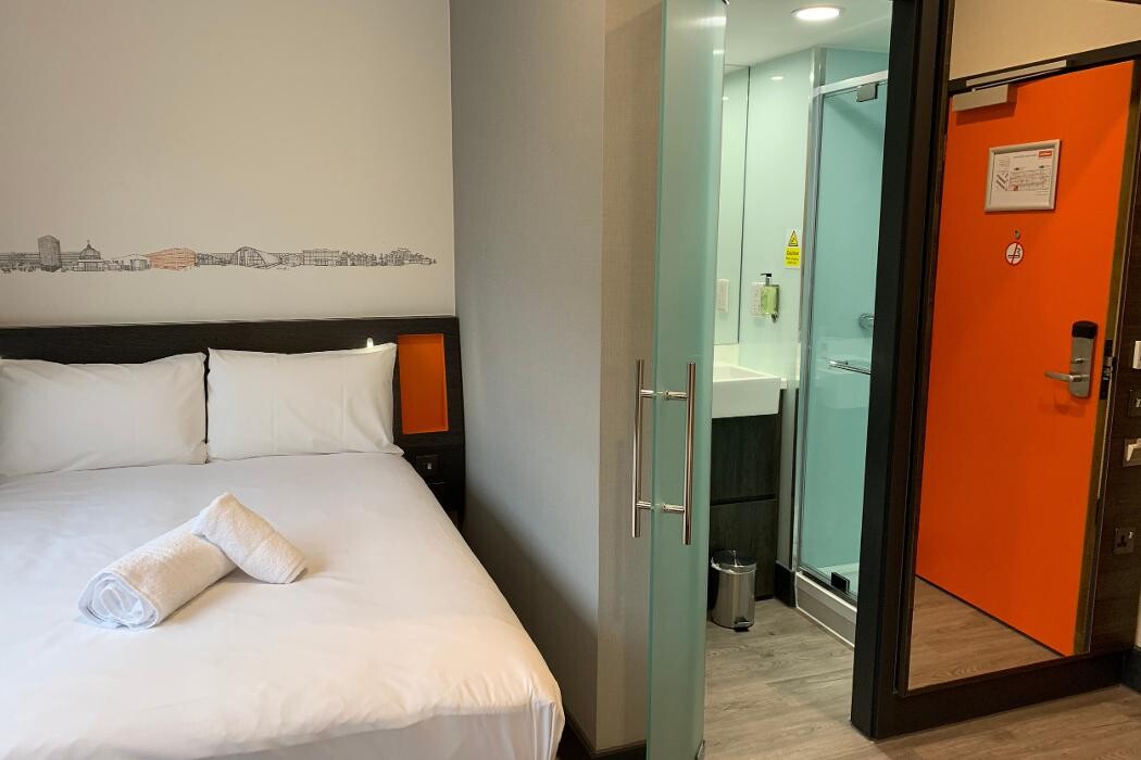 Images easyHotel Milton Keynes Central