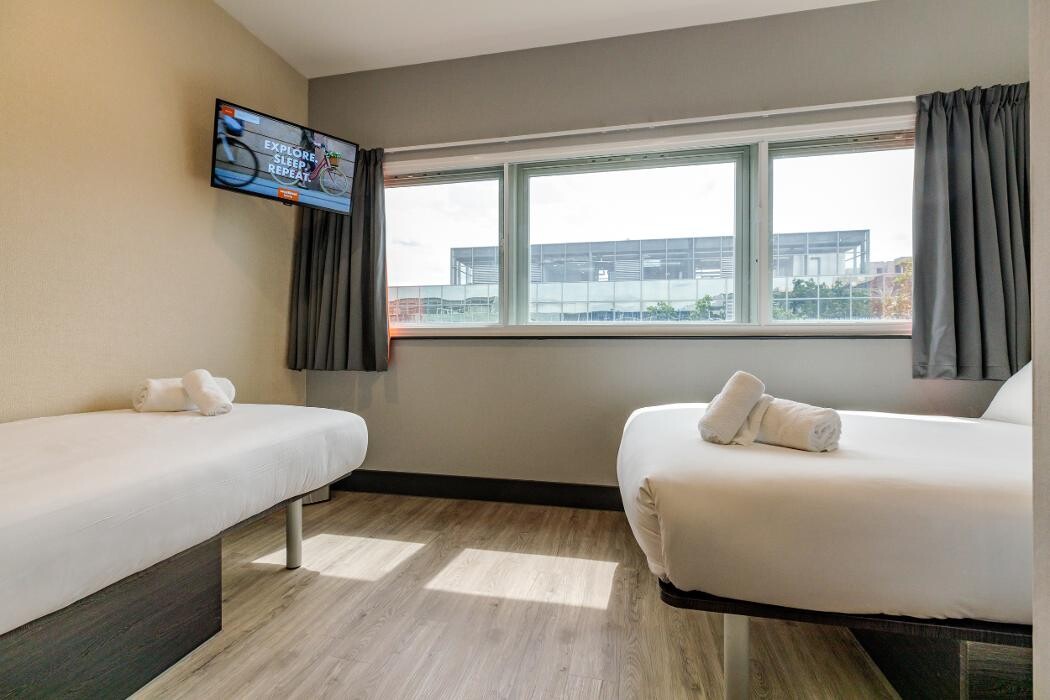 Images easyHotel Milton Keynes Central