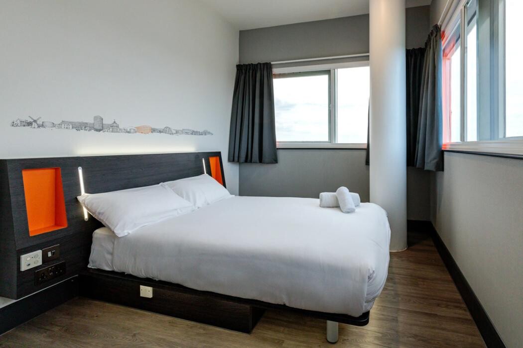 Images easyHotel Milton Keynes Central