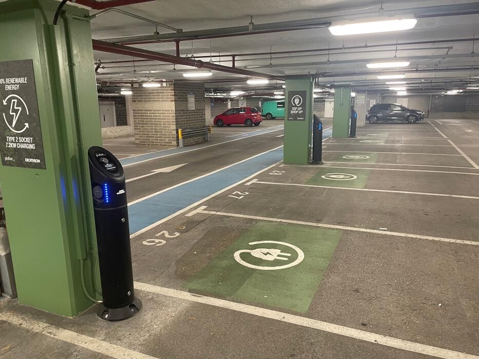 Images bp pulse Charging Station