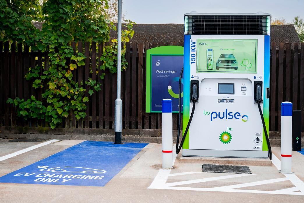 Images bp pulse Charging Station