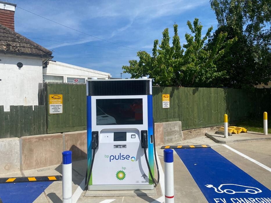 Images bp pulse Charging Station