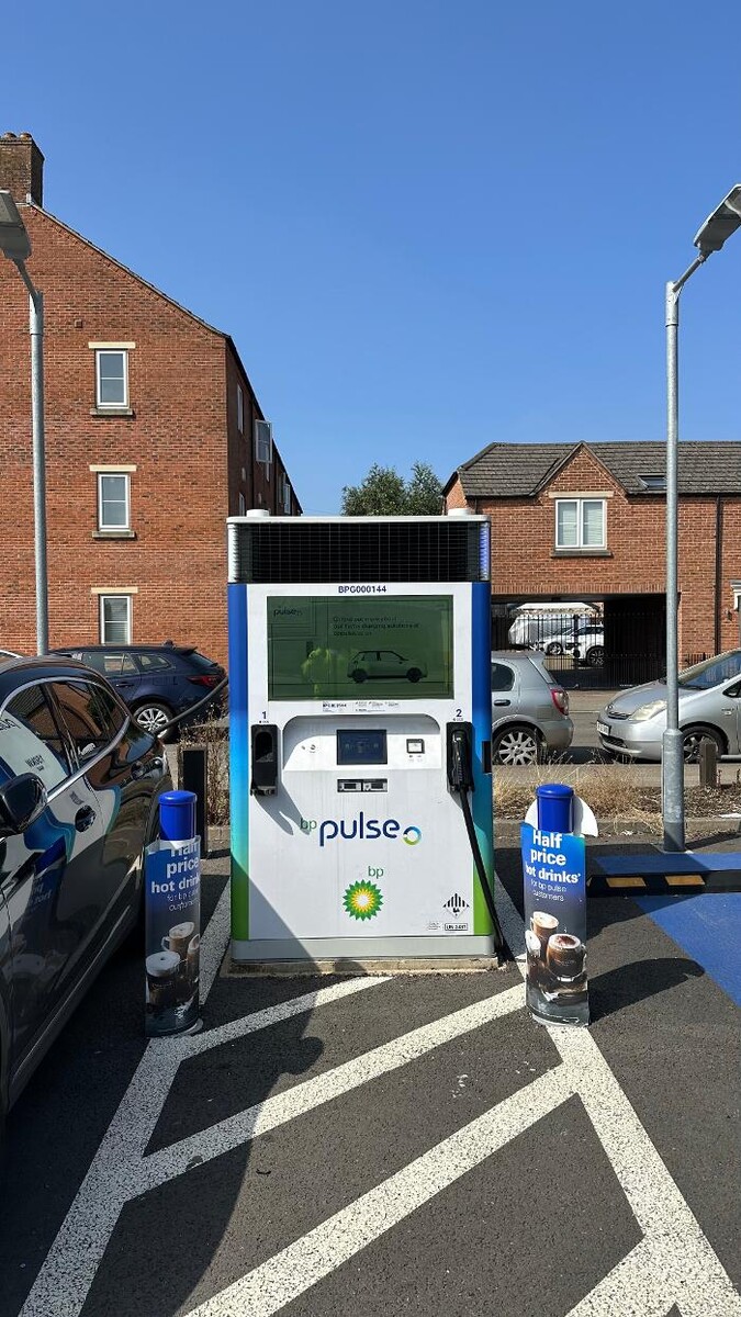 Images bp pulse Charging Station