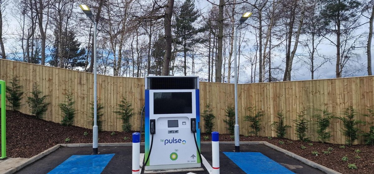 Images bp pulse Charging Station