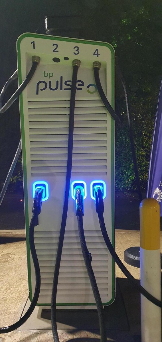 Images bp pulse Charging Station