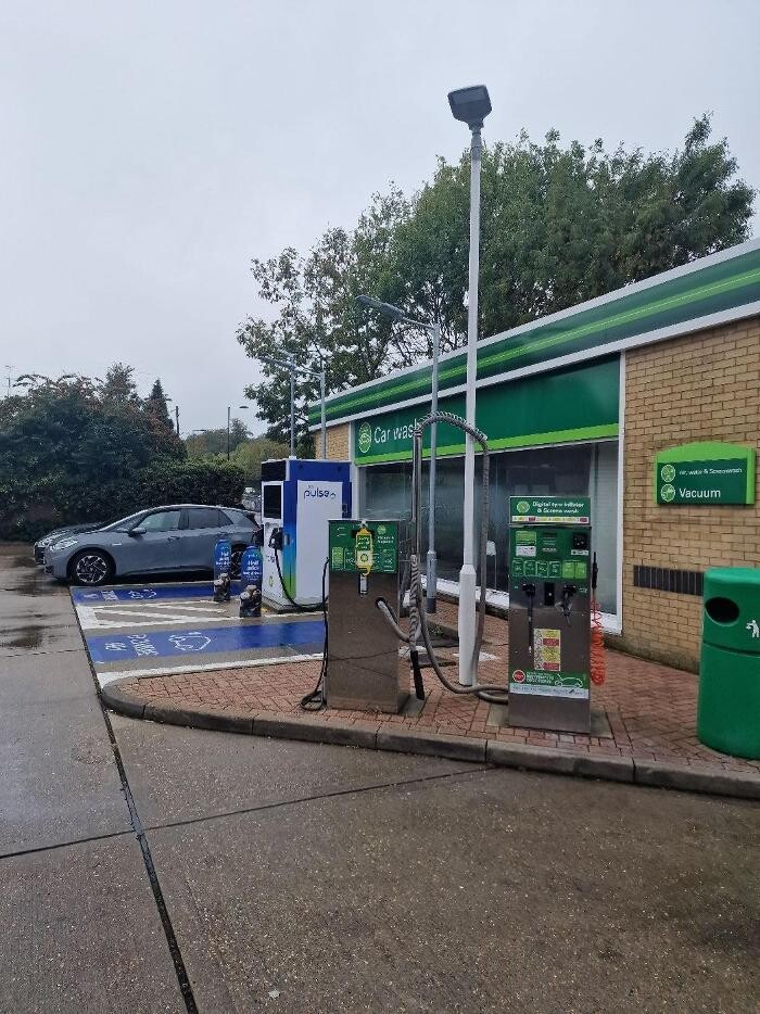 Images bp pulse Charging Station