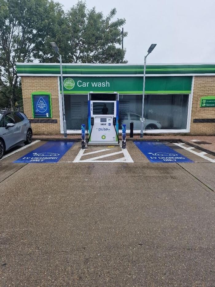 Images bp pulse Charging Station