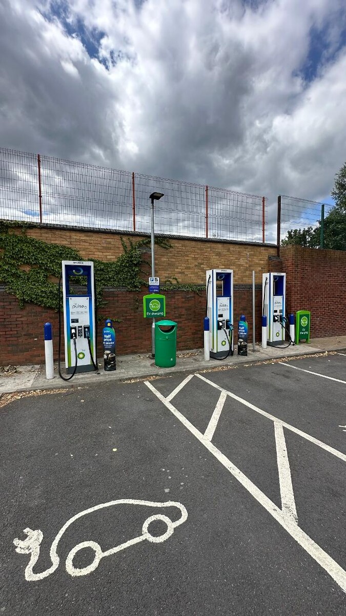 Images bp pulse Charging Station