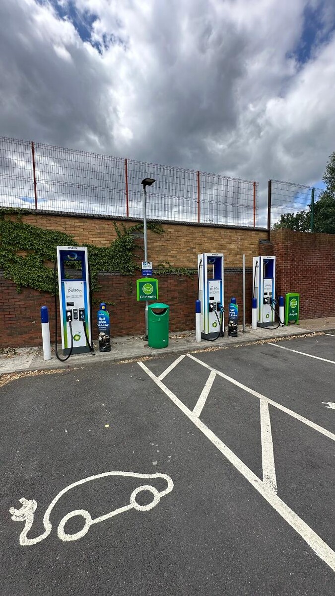Images bp pulse Charging Station