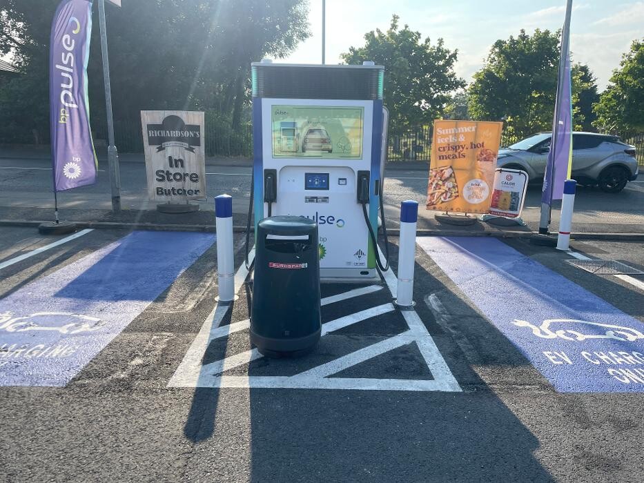 Images bp pulse Charging Station