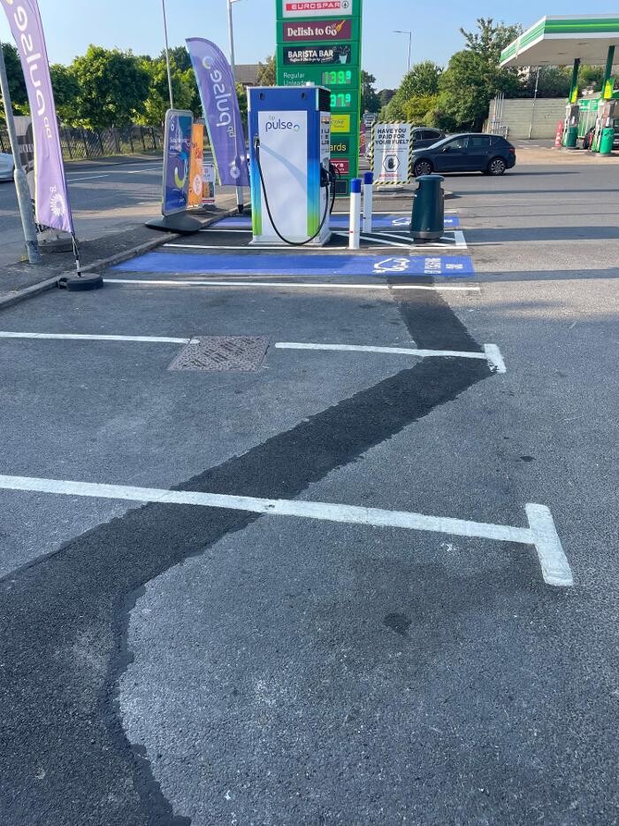 Images bp pulse Charging Station