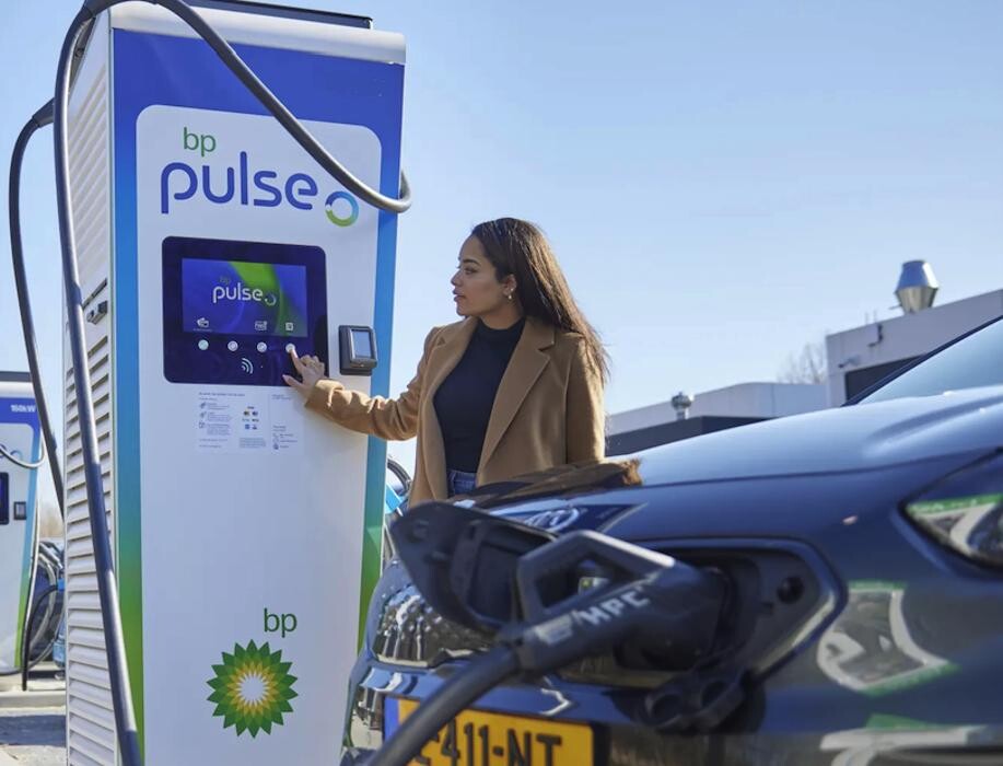 Images bp pulse Charging Station