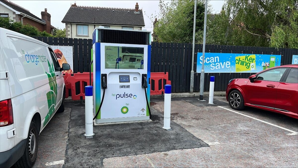 Images bp pulse Charging Station